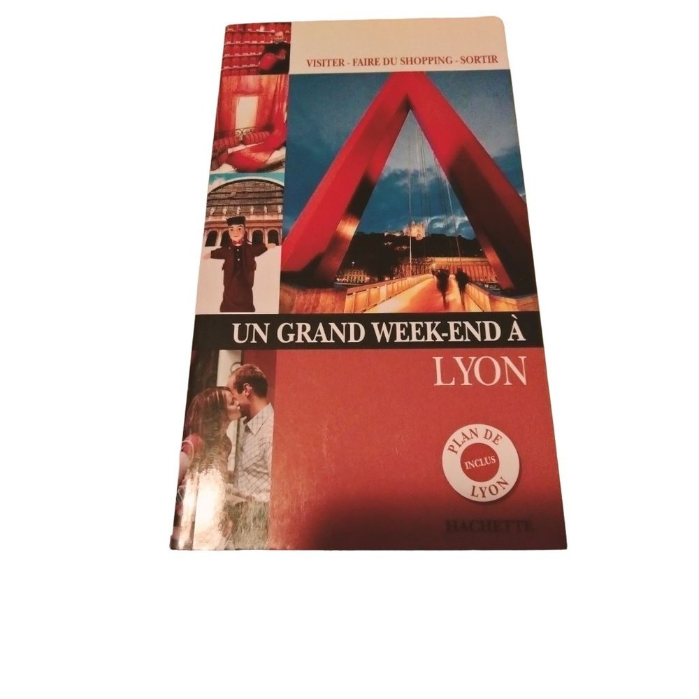 Hachette un grand week end a Lyon Paperback French